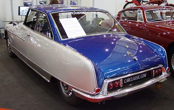 Eine G ttin auf R dern das Citro n DS Cabriolet gebaut von Henri Chapron
