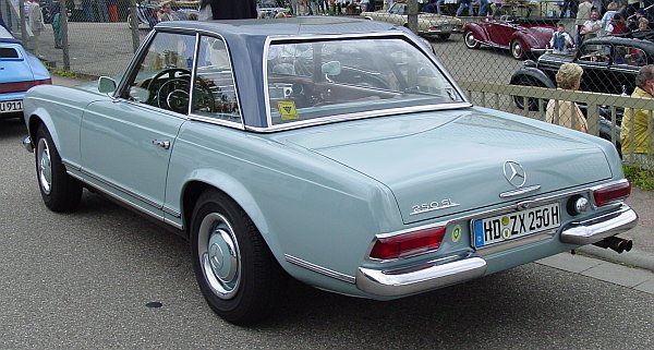 A Mercedes 250SL a pagoda