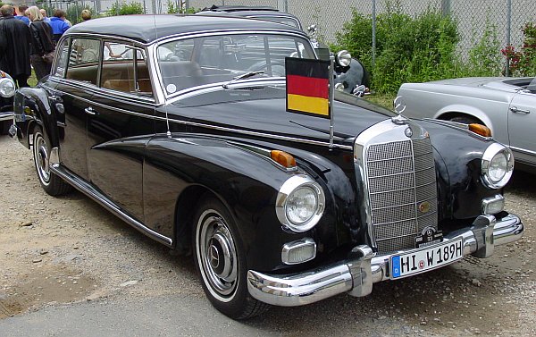 Here you can see a Mercedes 300S Cabriolet built in 1953 Mercedes 300