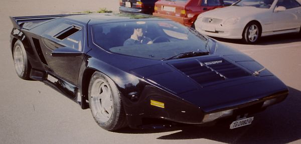 1990 Vector W8